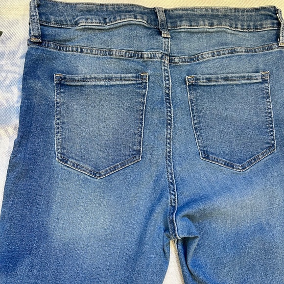 GAP High Rise Leggings Jeans Ripped Size 14/32 - Picture 5 of 6